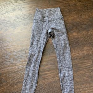 GRAY LULULEMON SZ 2 LEGGINGS